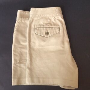 GAP Mom Shorts. High waist Khaki shorts for women, Sizes 14, NWOT.